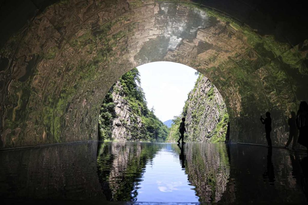 清津峡のトンネル