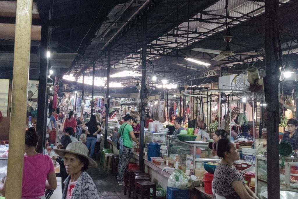 ロシアンマーケット内のフードコート