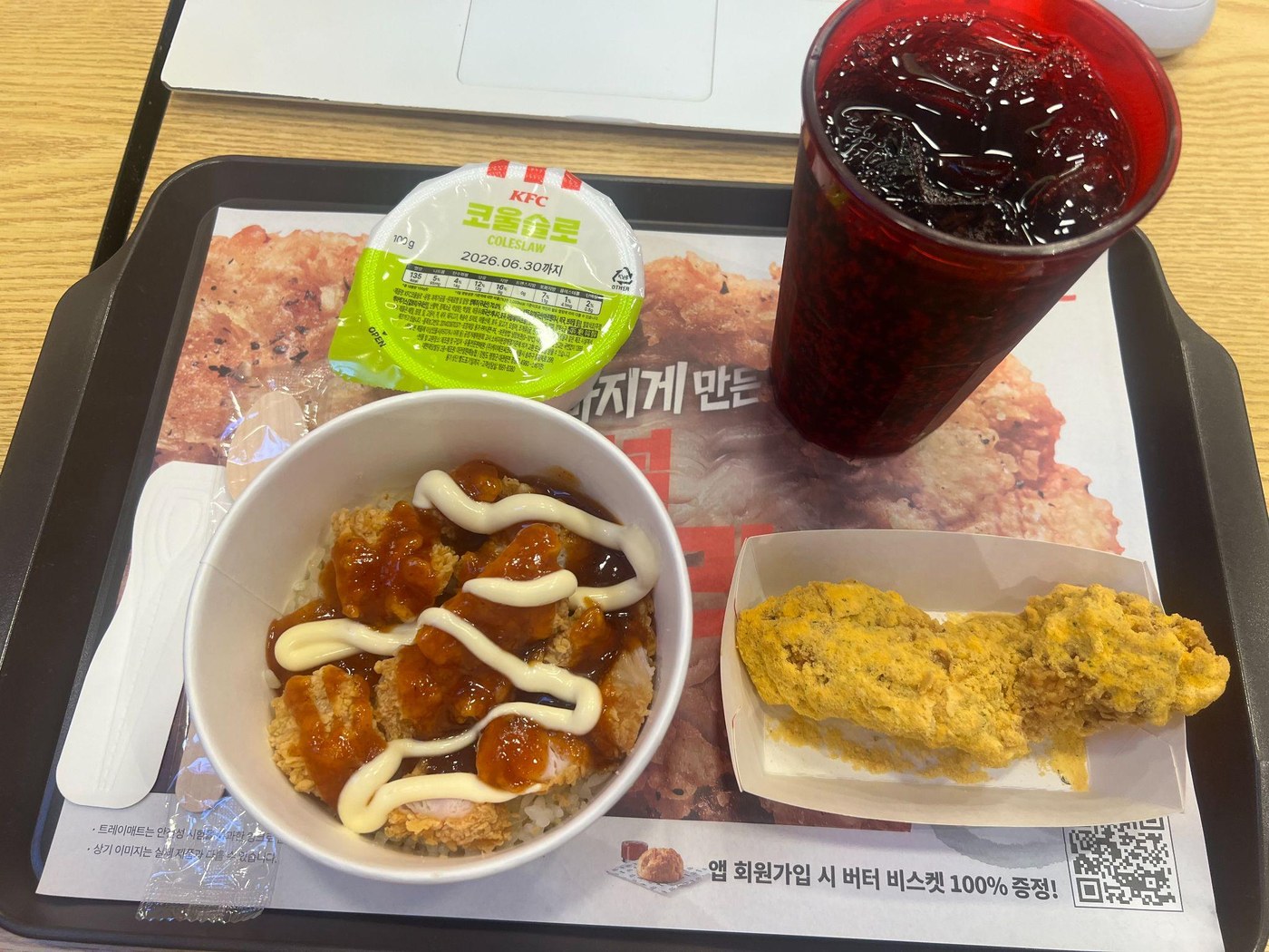 The kenchibap set alongside truffle cheese boneless chicken.