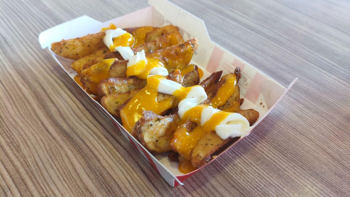 Cheese-topped fries.